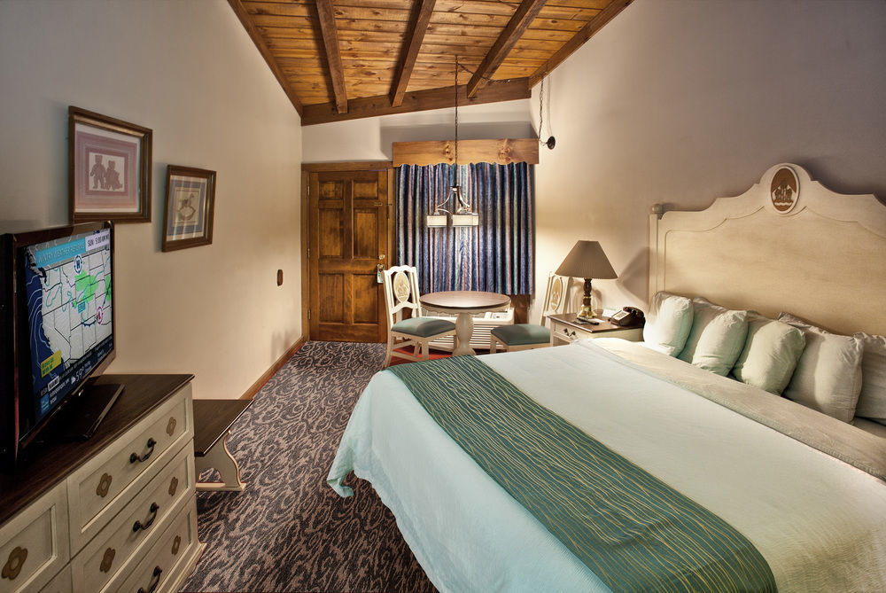 Helendorf River Inn, Suites & Conference Center Екстериор снимка
