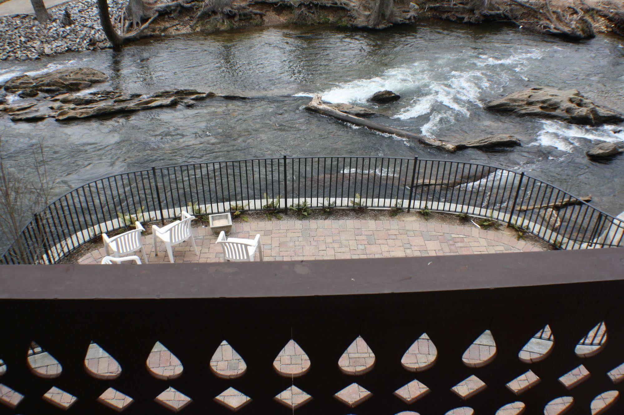 Helendorf River Inn, Suites & Conference Center Екстериор снимка