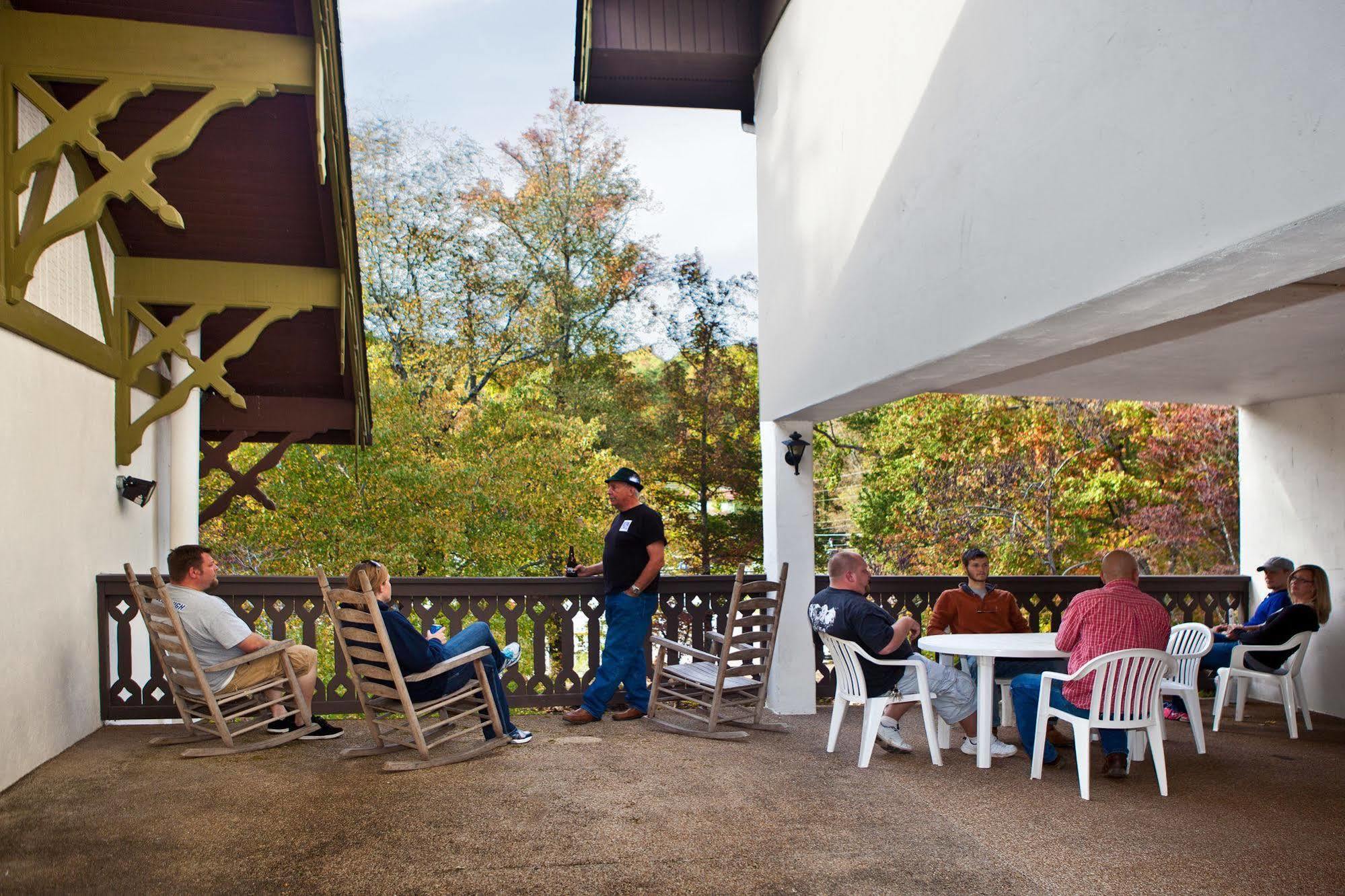 Helendorf River Inn, Suites & Conference Center Екстериор снимка