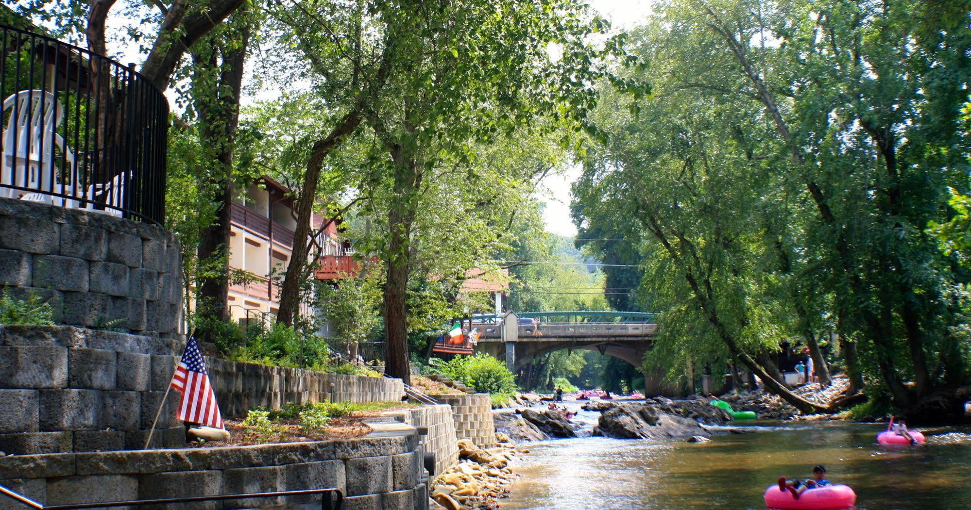 Helendorf River Inn, Suites & Conference Center Екстериор снимка
